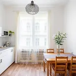 Beautiful Flat In City Center With Balcony