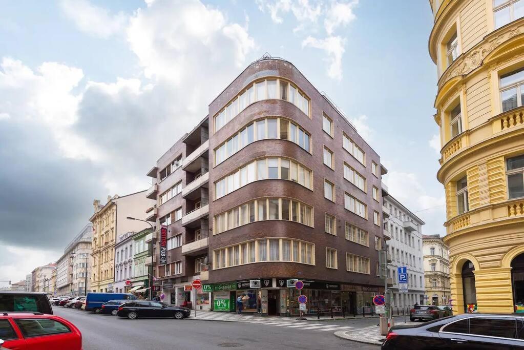 Beautiful Flat In Center With Balcony Apartament Praga