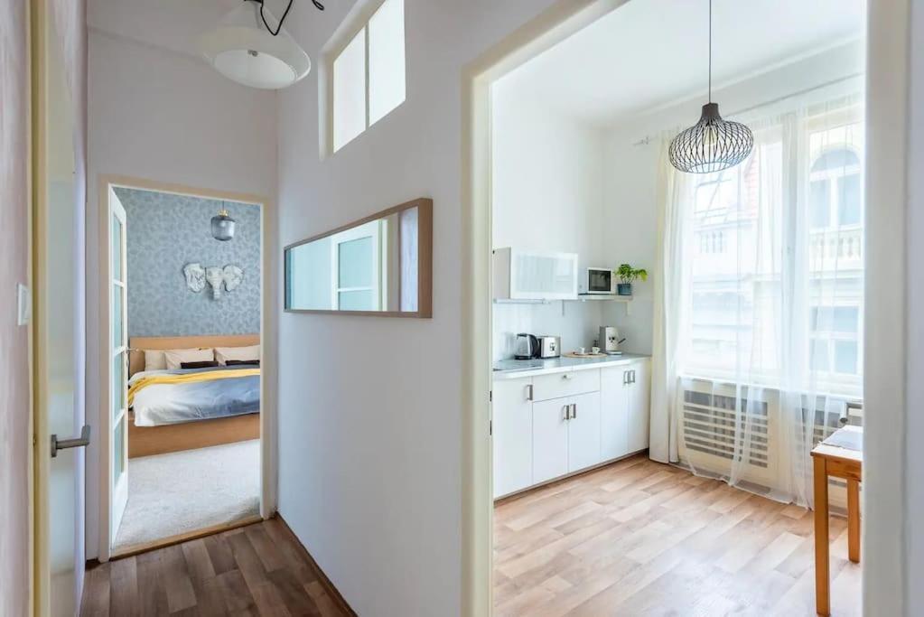 Appartamento Beautiful Flat In Center With Balcony Praga